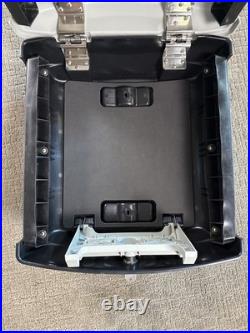 Thule Cast Away Fishing Rod Carrier Roof Rack #885, Locking, Holds 4 Rods, New