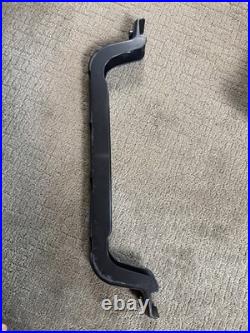 Thule Cast Away Fishing Rod Carrier Roof Rack #885, Locking, Holds 4 Rods, New